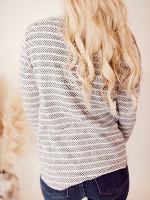 Ivory and dark gray herringbone pattern knitted sweater