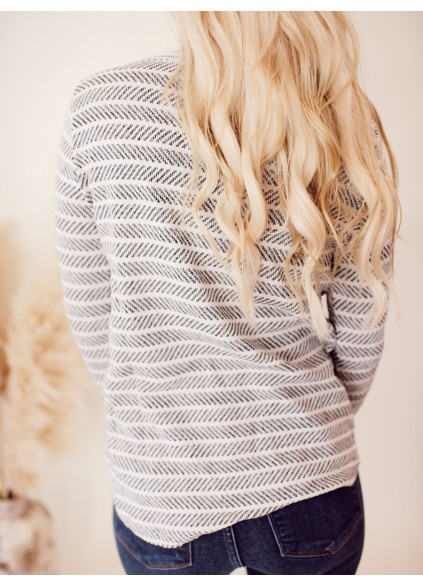 Ivory and dark gray herringbone pattern knitted sweater