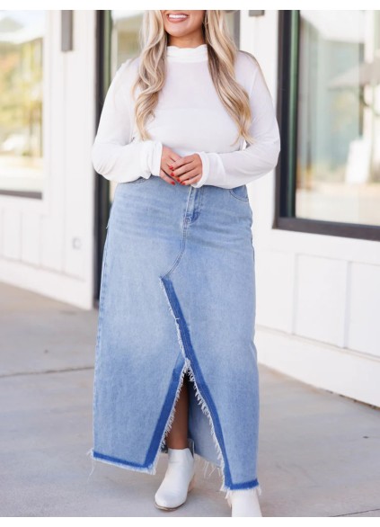 Split contrasting raw edge denim skirt