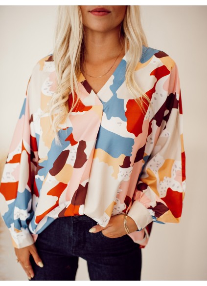 V-neck contrasting geometric pattern shirt